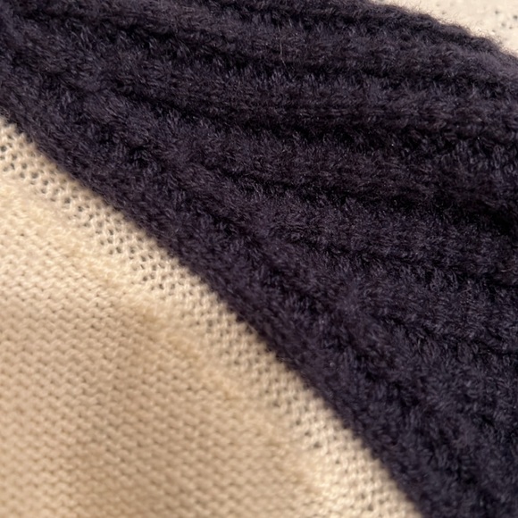 DeRigueur 3/4 sleeve sweater, size medium - Picture 5 of 5